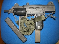 uzi_1295469278
